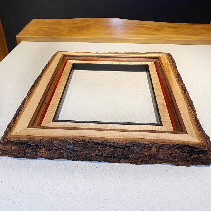 Création cadre en bois Québec