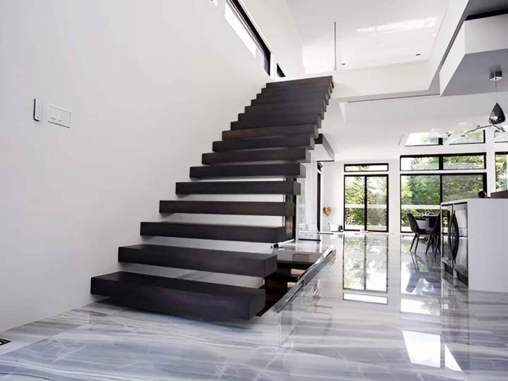 Escaliers en bois franc design.